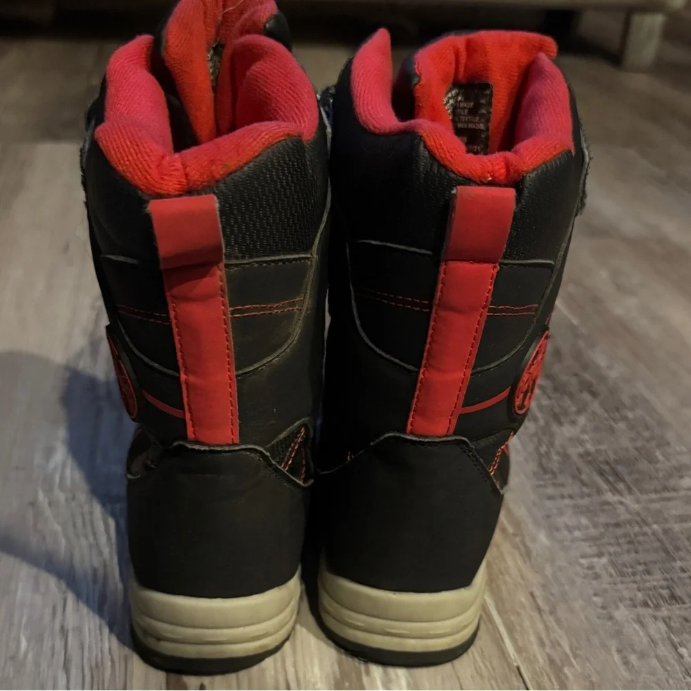 Totes Sage Kids Boys Black and Red Snow Boots
